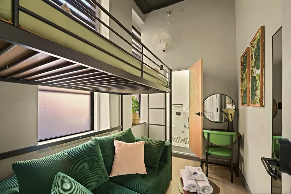CityNest Sky Nest: loft bed, sofa and private bathroom
